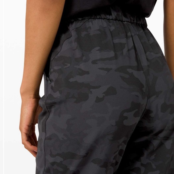 Lululemon Keep Moving Pant 7/8 High Rise in Camo Multi Grey Size 2 - Picture 4 of 9